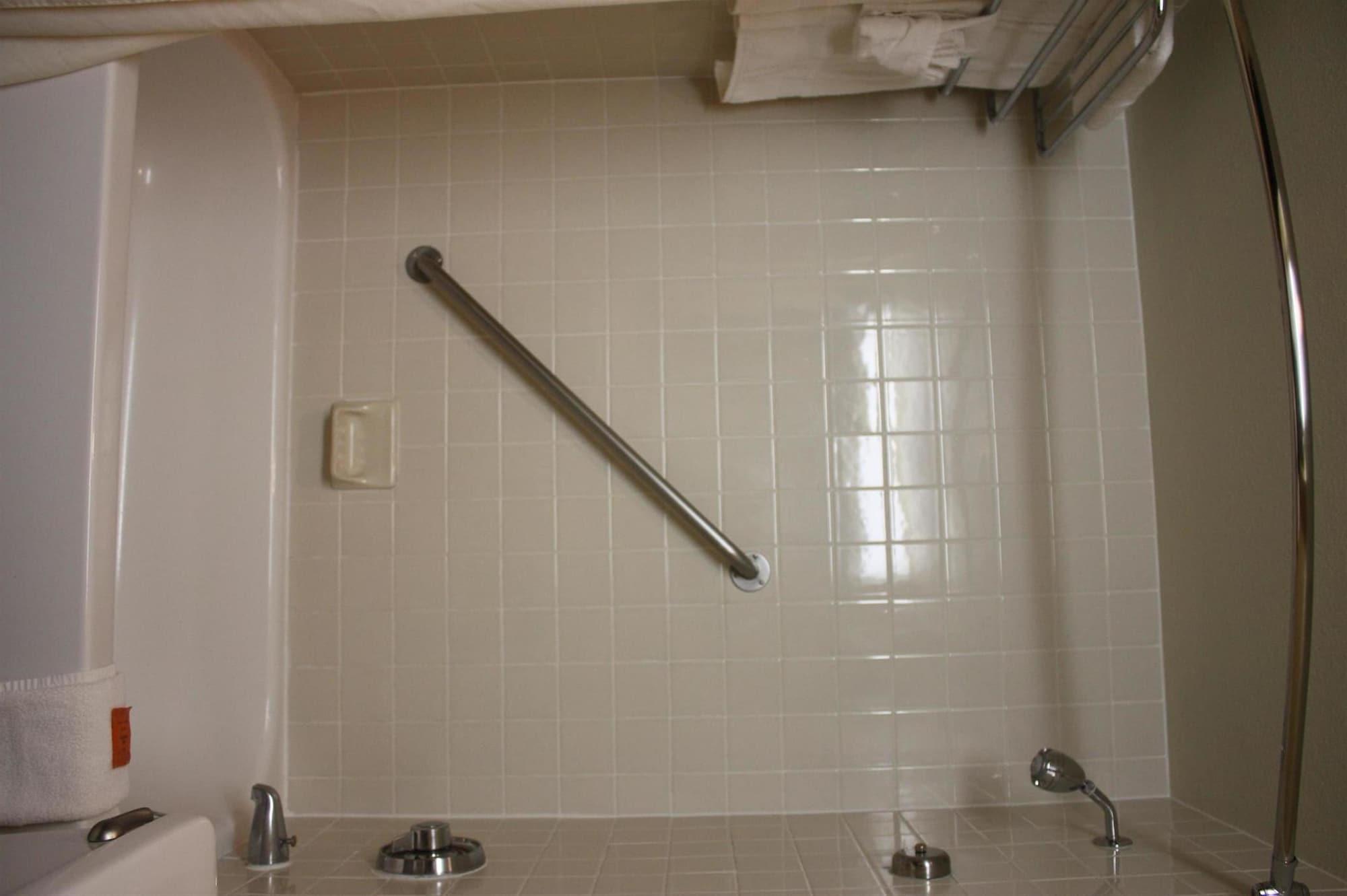 Ramada By Wyndham Viscount Suites Tucson East Room photo