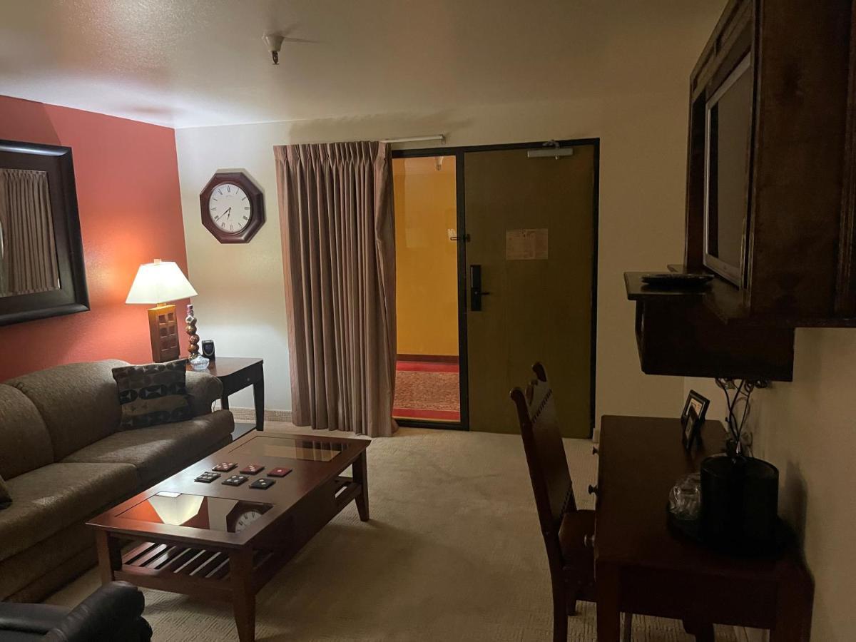 Ramada By Wyndham Viscount Suites Tucson East Exterior photo