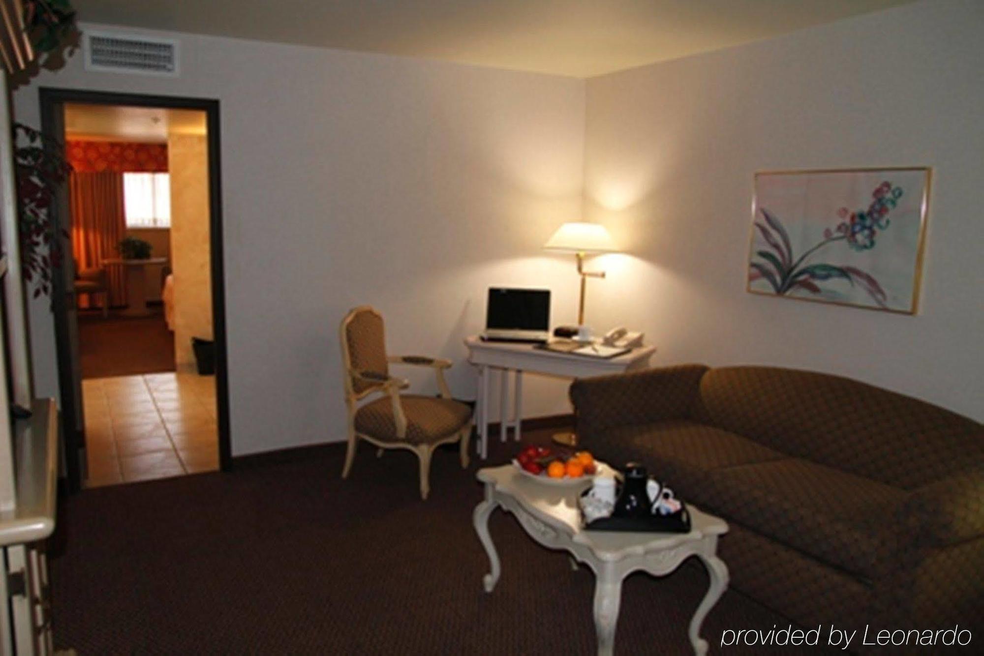 Ramada By Wyndham Viscount Suites Tucson East Exterior photo